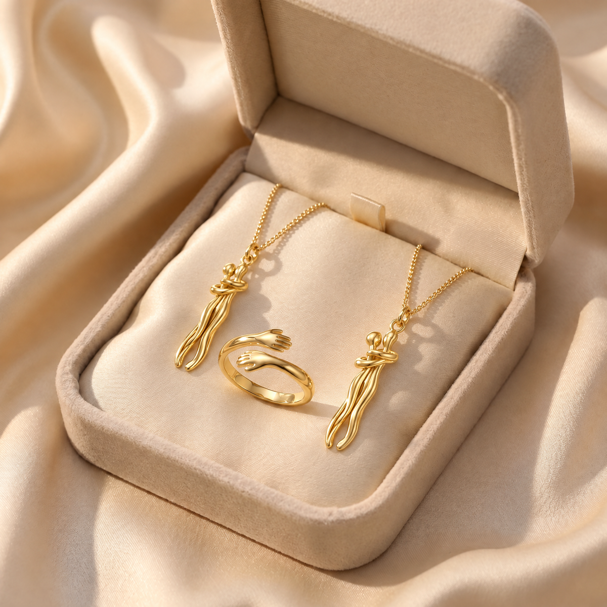 The Family Matching Set 2x Couple gold with Gold Hug Ring in jewelry box