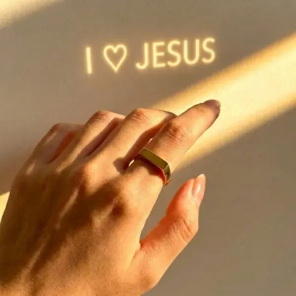 The Secret Light Projection Ring hidden message revealed in sunlight