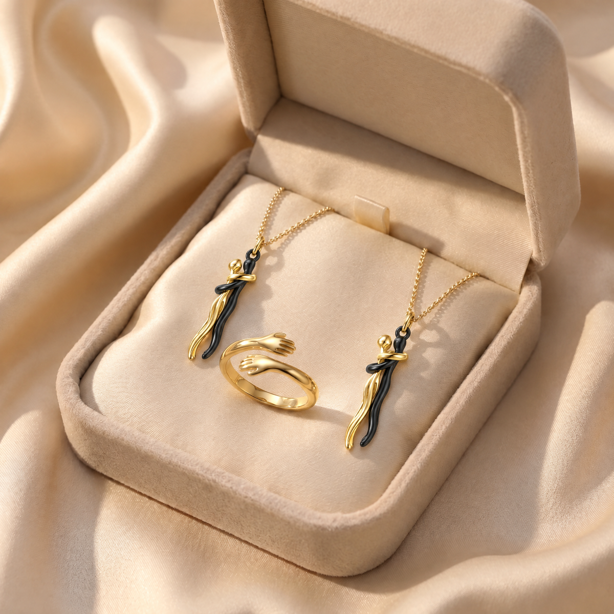 The Family Matching Set 2x Couple black and gold with Gold Hug Ring in jewelry box